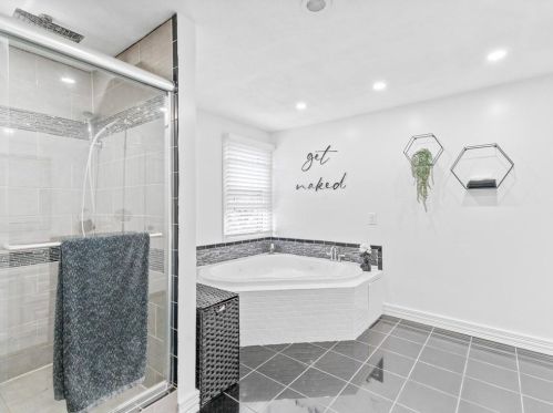 32 Andover St, Providence RI  02904-3924 exterior