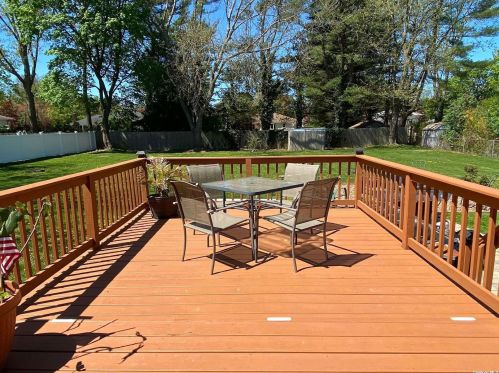 672 Larkfield Rd, Elwood NY  11731-5914 exterior