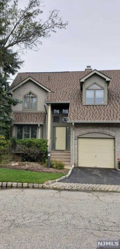 106 Aspen Ct, Norwood, NJ 07648-2005