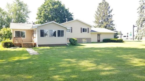 409 Sunset Dr, Holmen, WI 54636-9717