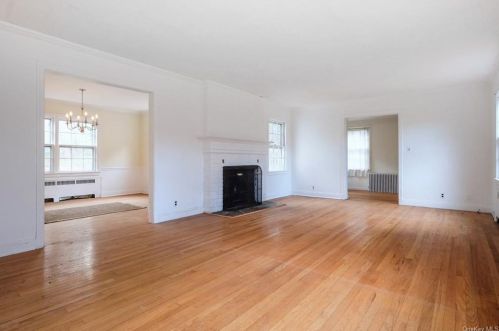 55 Meadowbrook Rd, White Plains NY  10605-2203 exterior
