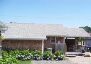2 Durkin Dr, South Kingstown RI  02882-5152 exterior