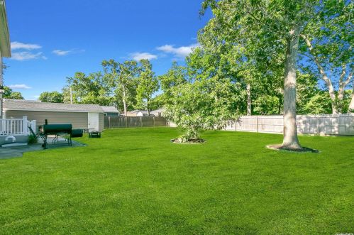 237 Woodycrest Dr, Holtsville NY  11742-1760 exterior