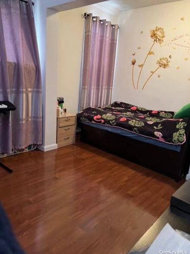 80-19 89th Ave, Jamaica, NY 11421-2410