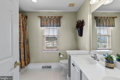 1583 Candace Ln, Yardley PA 19067-4484 exterior