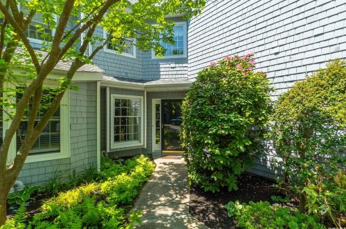 144 Lakebridge Dr, San Remo, NY 11754-3953