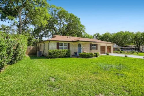 404 Alexander Ln, Euless, TX 76040-4702