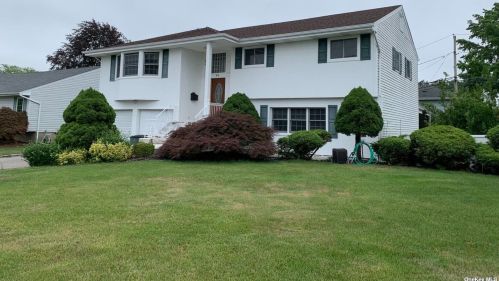 94 Rumford Rd, San Remo, NY 11754-3903