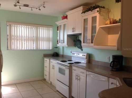184 144th Ave, Saint Petersburg, FL 33708-2106