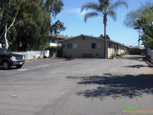 162 Los Angeles Dr, Vista, CA 92083-3160