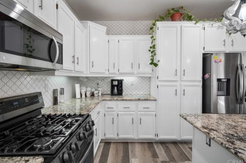 13715 Ochre Ln, Victorville, CA 92394-7516