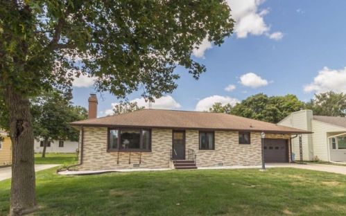760 11th St, Nevada, IA 50201-2349
