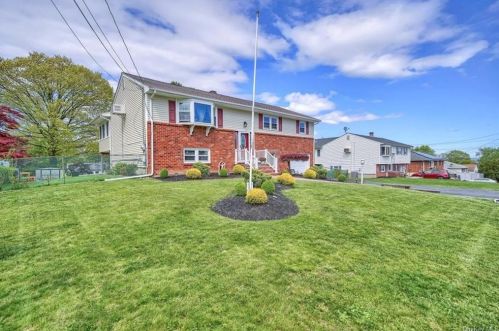 55 Maple Dr, Stony Point, NY 10980-2147