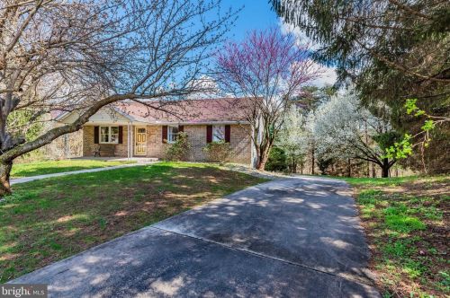 7 Valley Ranch Rd, Shermansdale, PA 17090-9549