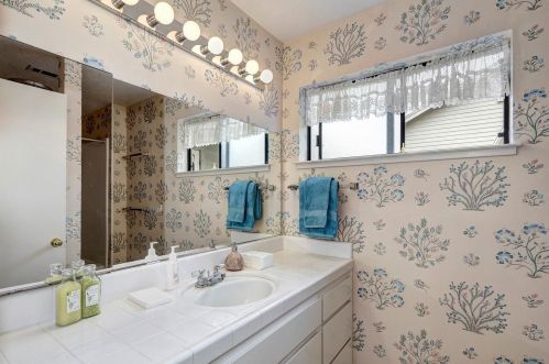 924 Cross St, Woodland CA  95695-4128 exterior