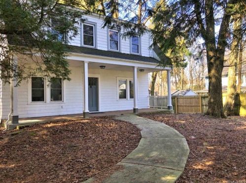 262 Maple Rd, Valley Cottage, NY 10989-1424