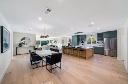 5503 Costello Ave, Van Nuys CA  91401-5706 exterior