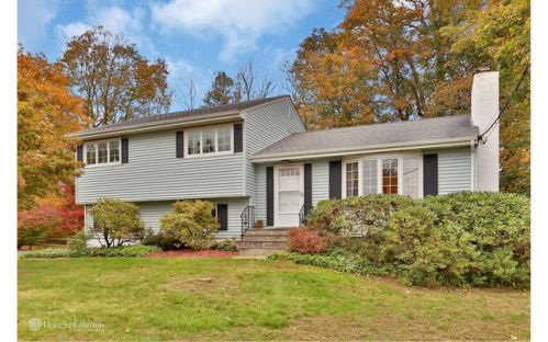 51 Summit Pl, Pleasantville, NY 10570-1226