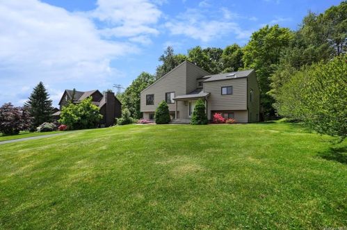 2801 Ogden Dr, Yorktown Hgts, NY 10598-2737