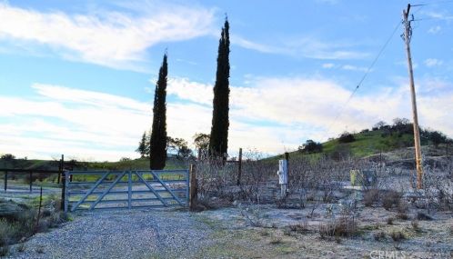 53292 Smith Rd, Lake Nacimiento CA  93426-9424 exterior