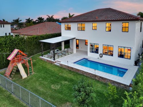 8297 28th St, Hollywood FL  33024-3187 exterior