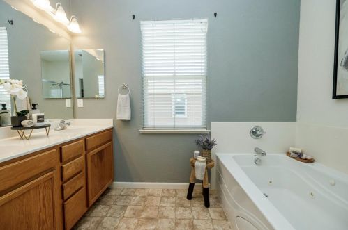 17122 Pacific Oak Ln, Lathrop CA  95330-8526 exterior