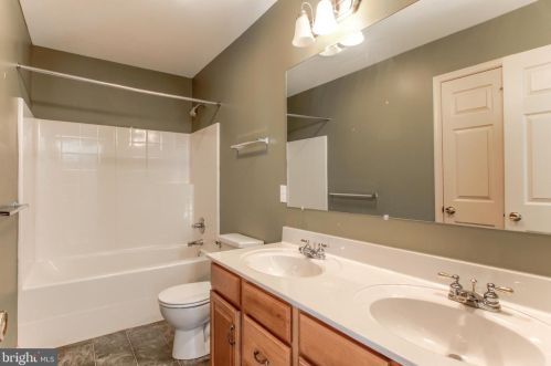 3200 Jonagold Dr, Harrisburg PA 17110-9128 exterior