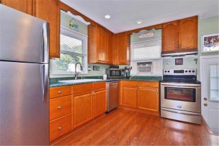 94 Franklin St, Canaan Lake, NY 11772-2714