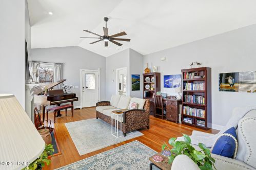 21 Bradford Ct, Beaufort SC  29902-3307 exterior