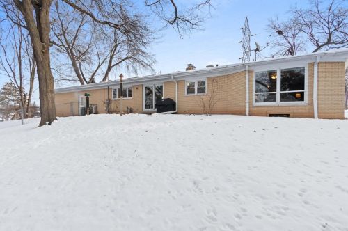 456 Skyline Blvd, Green Bay, WI 54302-4045