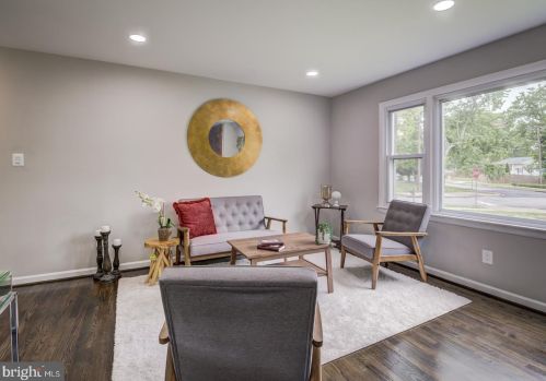 8813 Lagrange St, Lorton VA 22079-1643 exterior