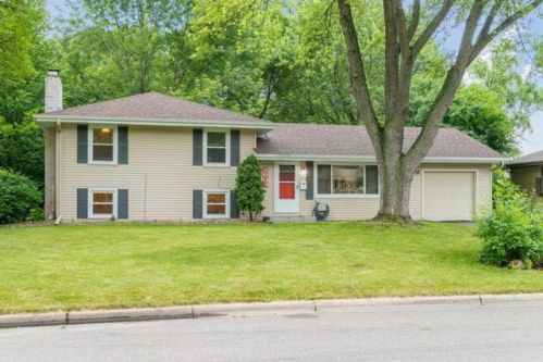 8609 Kell Ave, Minneapolis, MN 55437-1411