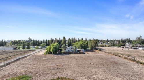 1812 Golf Rd, Turlock CA  95380-9746 exterior