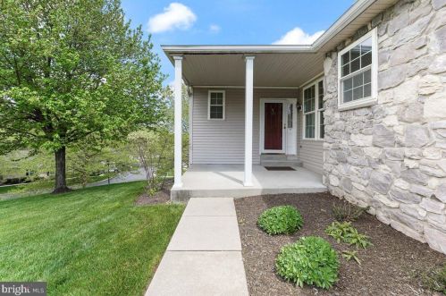 808 Phipps Woods Ct, Glen Mills, PA 19342-2243
