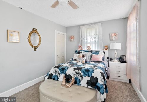 200 Delsea Dr, West Deptford NJ  08093-1221 exterior