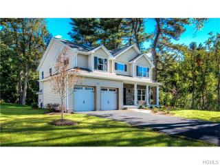 40 Pine Tree Ln, Tappan, NY 10983-2112