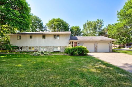 2029 16th St, Faribault, MN 55021-2810