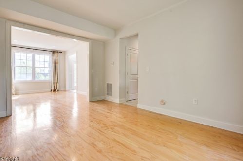 26 Pine Ln, Springfield NJ  07081-4210 exterior