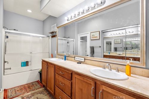 23860 Toscana Dr, Santa Clarita CA  91354-3015 exterior