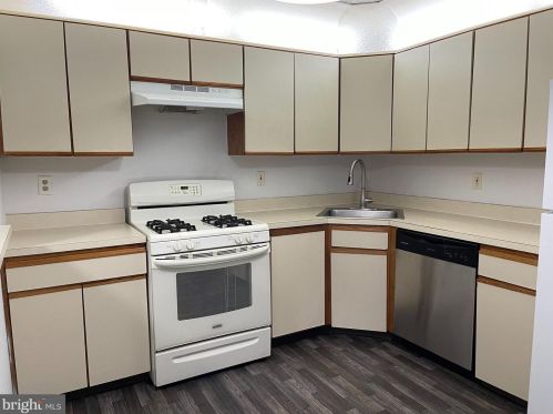 17 Joyner Ct, Trenton NJ  08648-2612 exterior