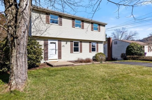 814 Key Dr, Pittsburgh, PA 15239