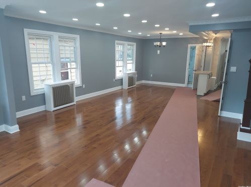 11238 203rd St, Jamaica, NY 11412-2210