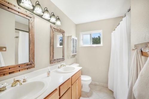 16711 Willow Creek Dr, Morgan Hill CA  95037-4819 exterior