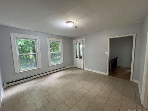 18 Camp St, Waterbury CT  06704-3928 exterior
