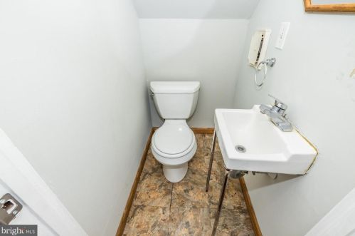 415 Jefferson Ave, Downingtown PA 19335-3025 exterior