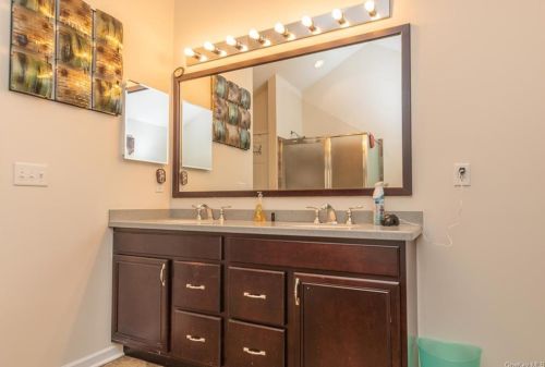 1214 Hustis Dr, Fishkill NY  12524-4968 exterior