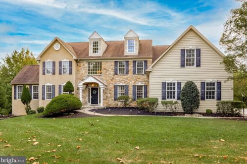 910 Red Stone Ln, Prospectville, PA 19002-1425