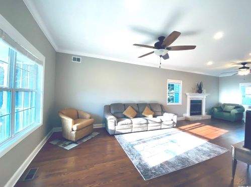 167 Hammond Ln, South Setauket, NY 11720-1747