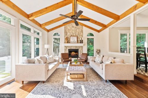 9106 Meadowcreek Ln, Lorton VA  22079-3238 exterior