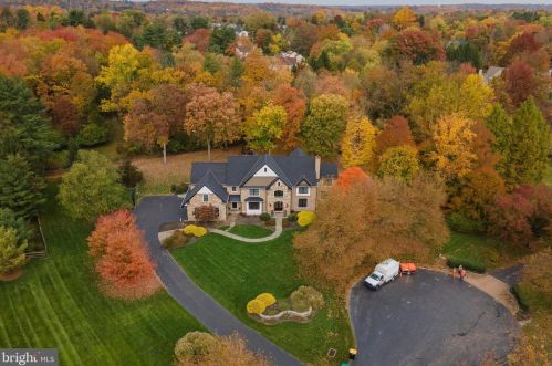 10 Devonshires Ct, Blue Bell PA  19422-2560 exterior